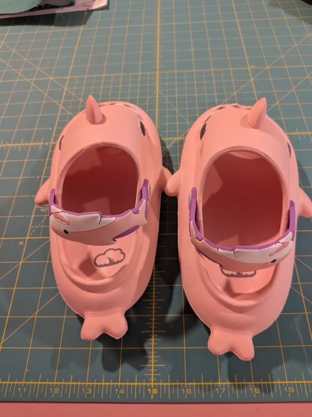 Cloud Shark Slides Kids Size 11.5/12 (200)
